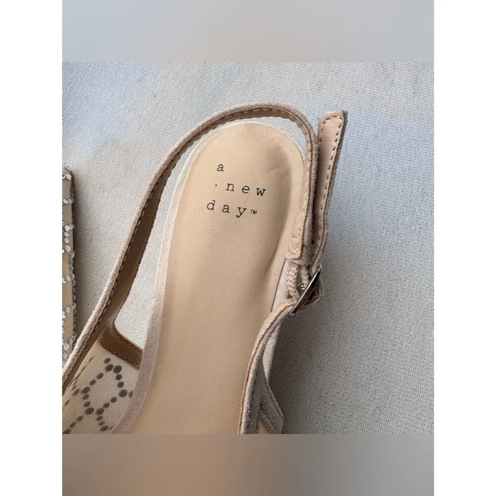 a new day chic pointed